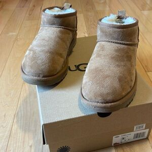 UGG Classic Ultra Mini 8
